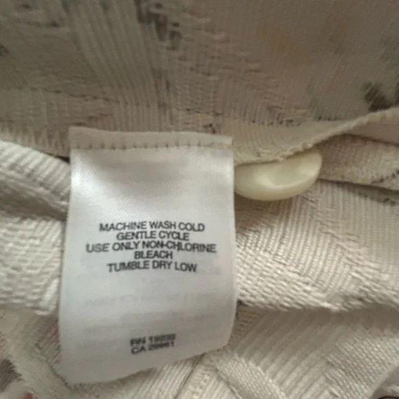 Alfred Dunner cream color with multicolored butterfly women’s jacket - Picture 8 of 8